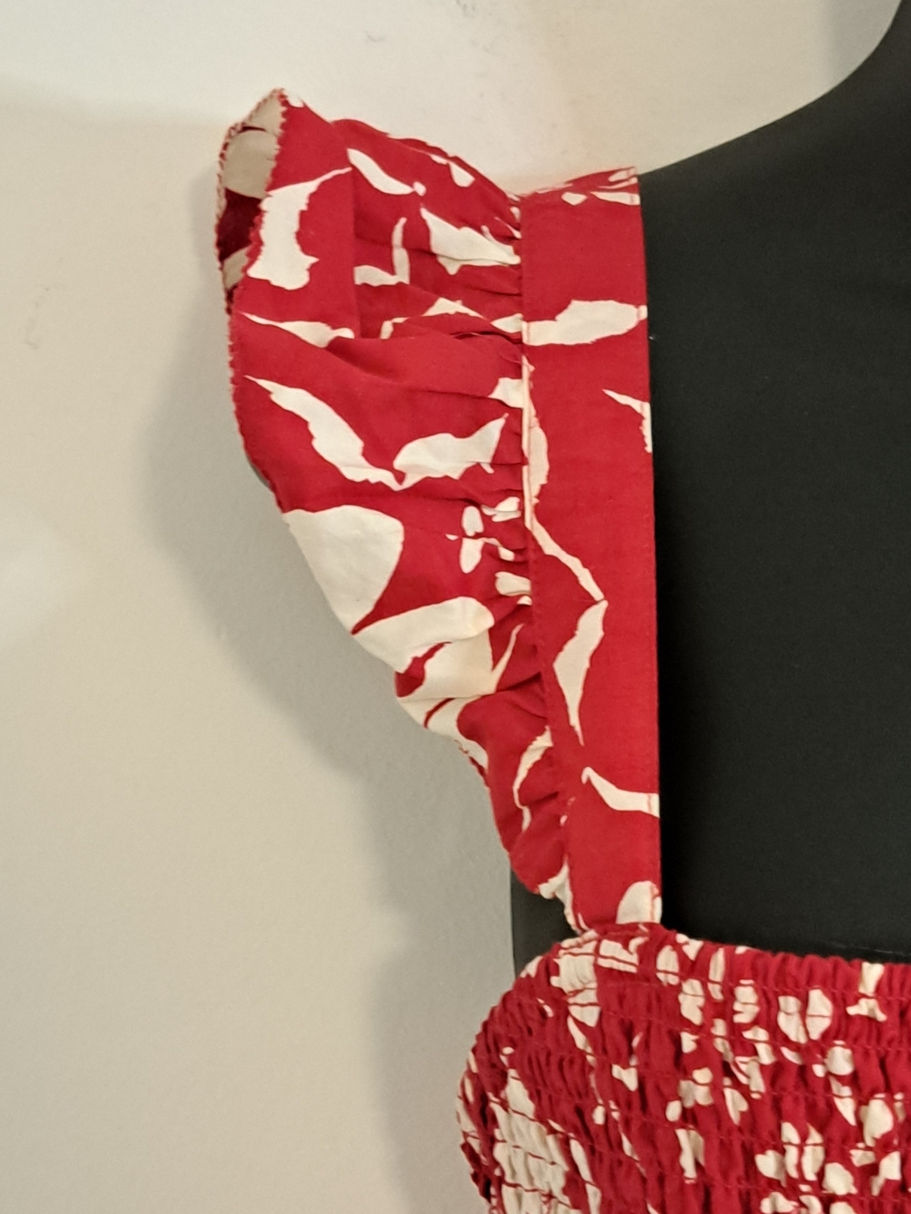 Old Navy Red Floral Square Neck Smocked Elasticized Ruffle Strap Tank Misses L - Picture 7 of 8